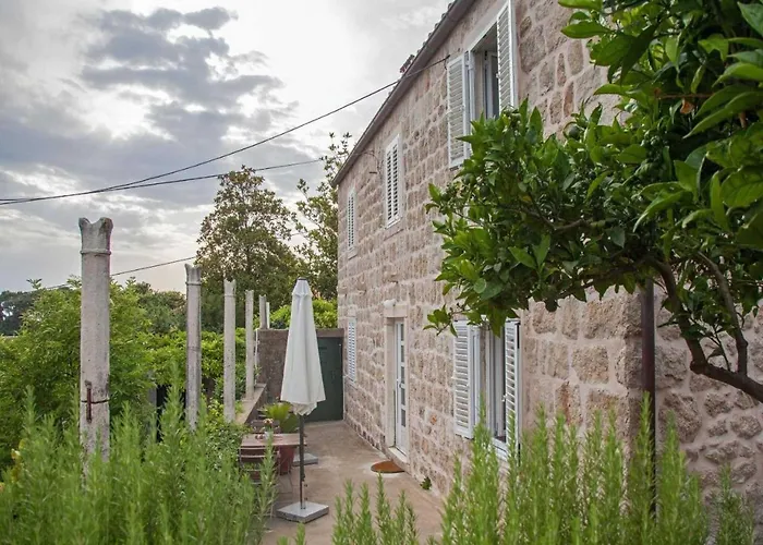 Maro & Baro - With Shared Terrace Baro *